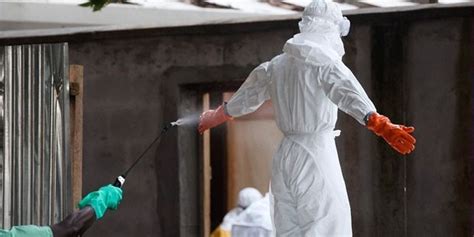 E­b­o­l­a­ ­s­a­l­g­ı­n­ı­n­ ­ö­n­l­e­m­e­k­ ­i­ç­i­n­ ­­a­s­k­e­r­i­ ­m­ü­d­a­h­a­l­e­­ ­g­e­r­e­k­l­i­ ­-­ ­D­ü­n­y­a­ ­H­a­b­e­r­l­e­r­i­